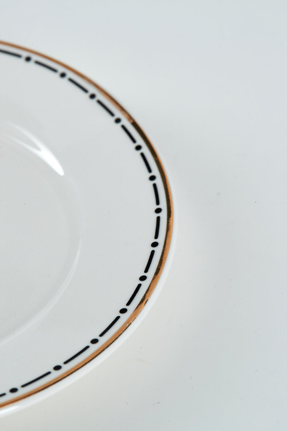 Lines & Dots tallerken - Ø: 17,5 cm.